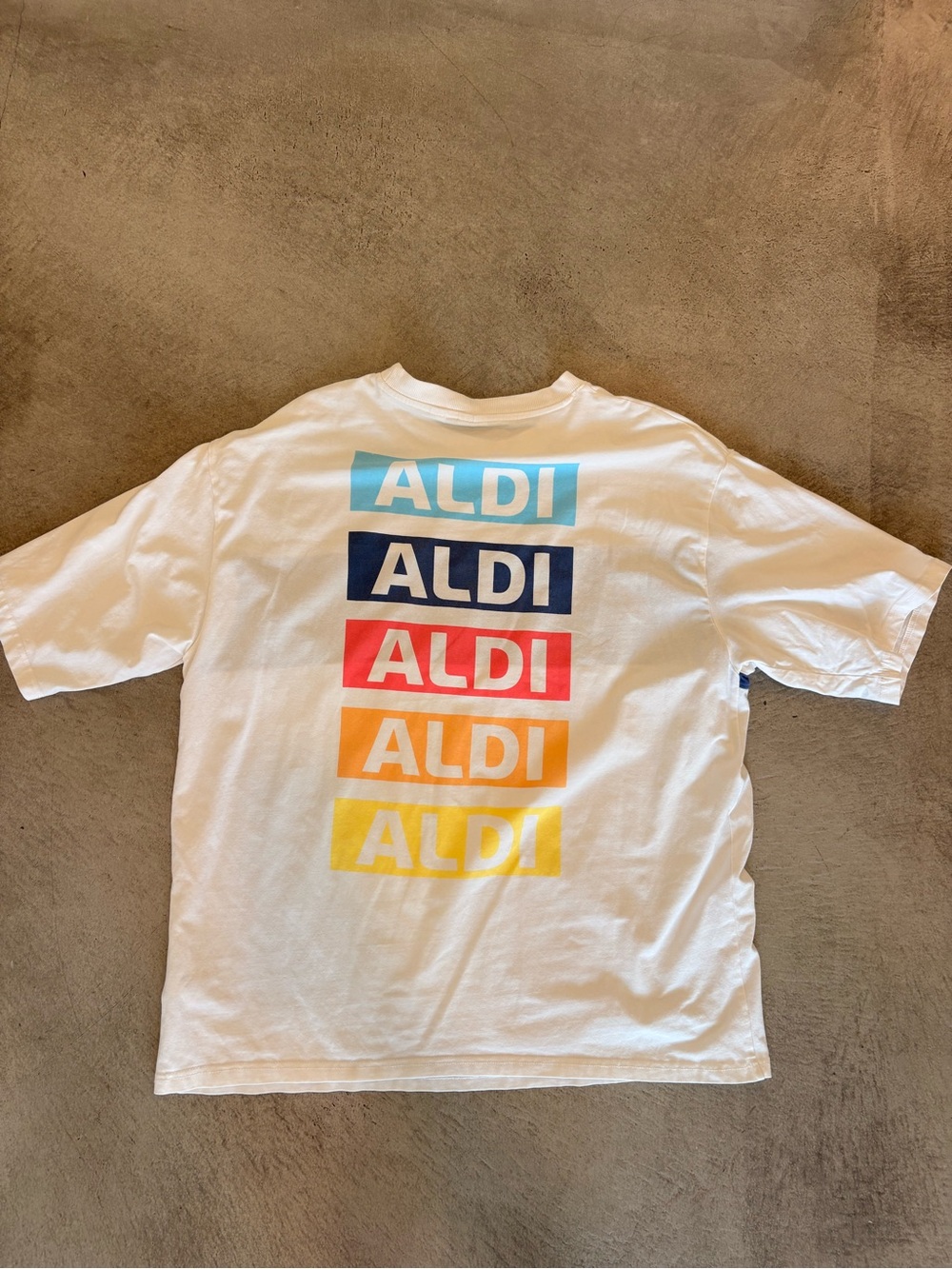 ALDI GEAR  White Short-Sleeve Logo Tee with Multicolor Blocks SIZE L